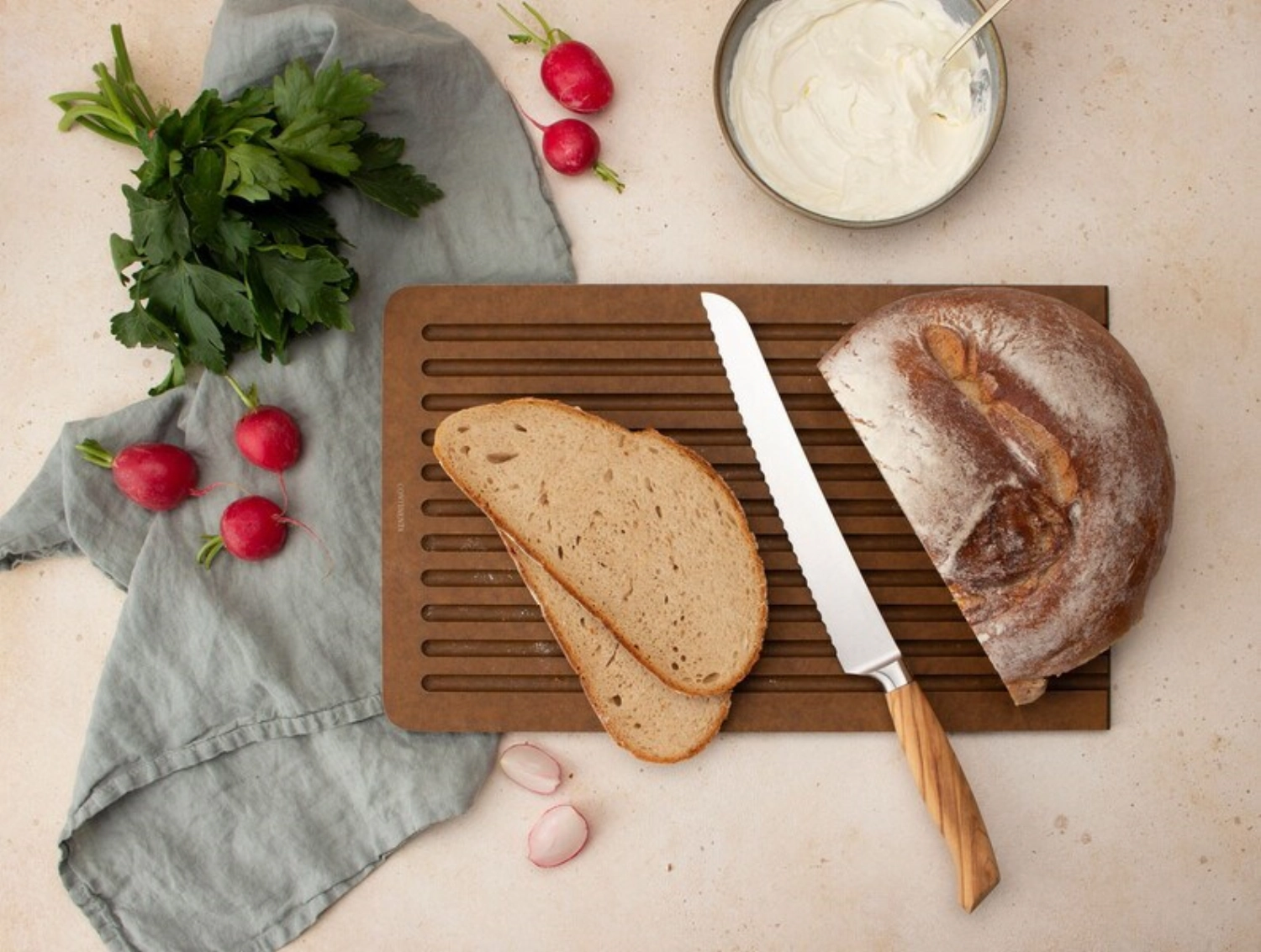 Planche à découper duracore avec rainure à jus, brun