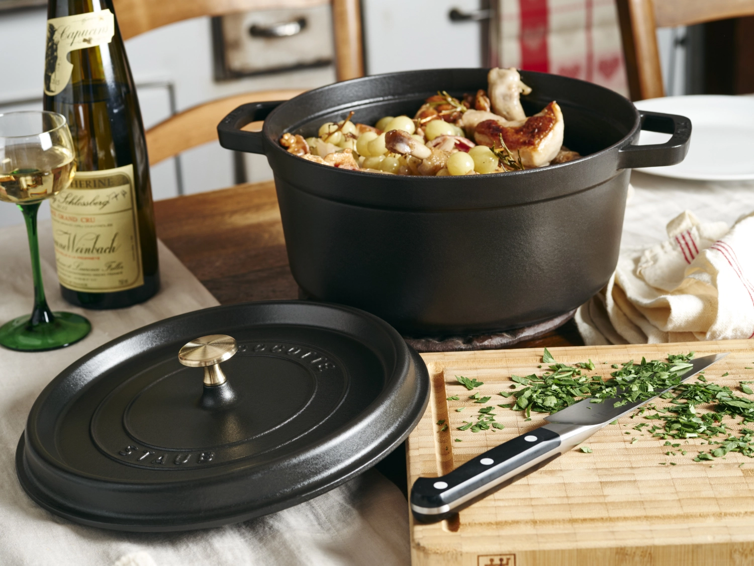 Cocotte 24 cm, ronde, noir, fonte 3.8l