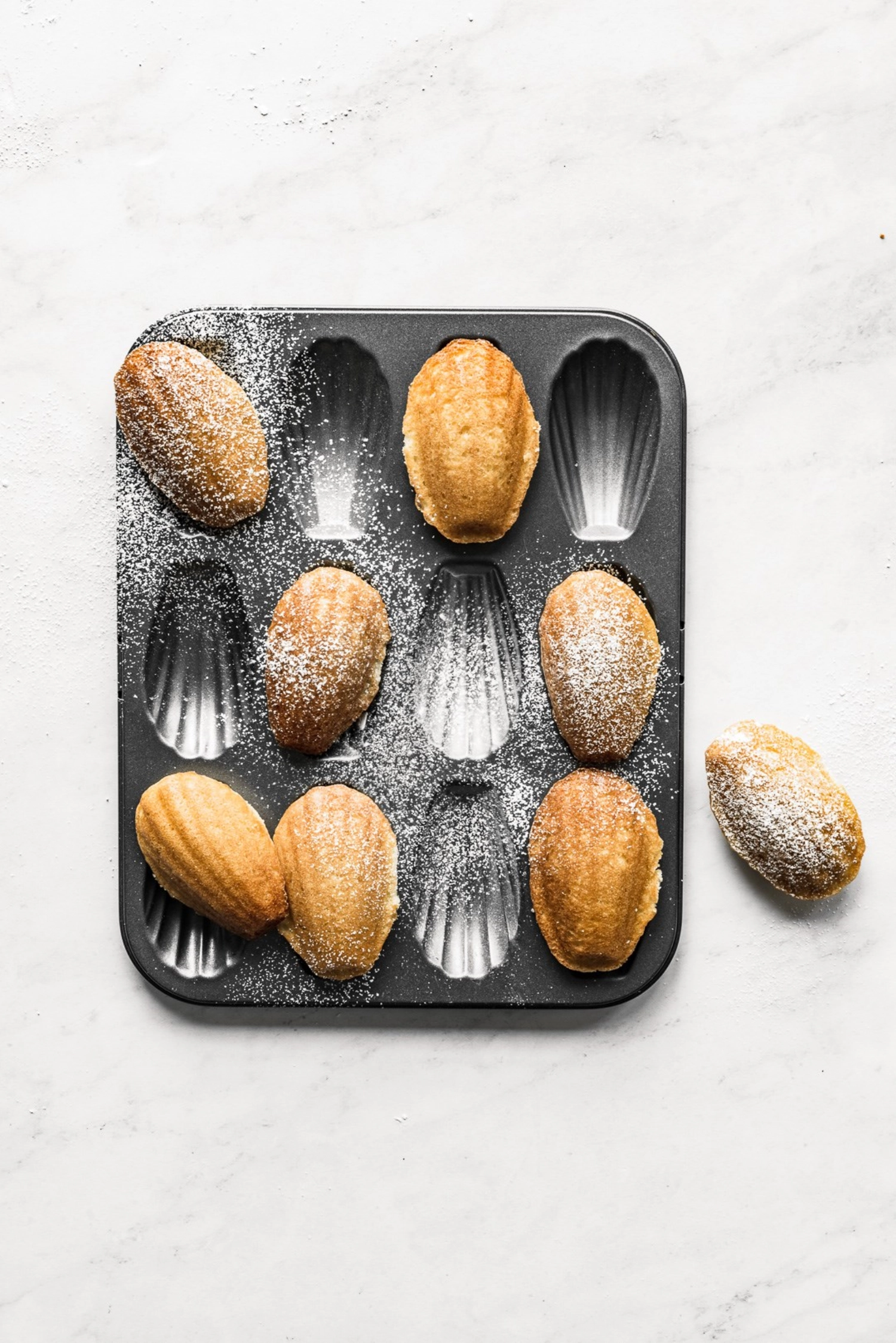 Plaque de cuisson pour 12 madeleines 26x20cm