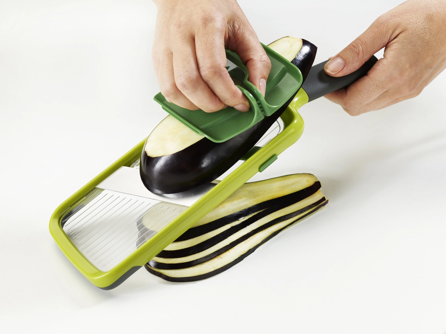 Mandoline multi-grip avec poignée alimentaire précise - vert