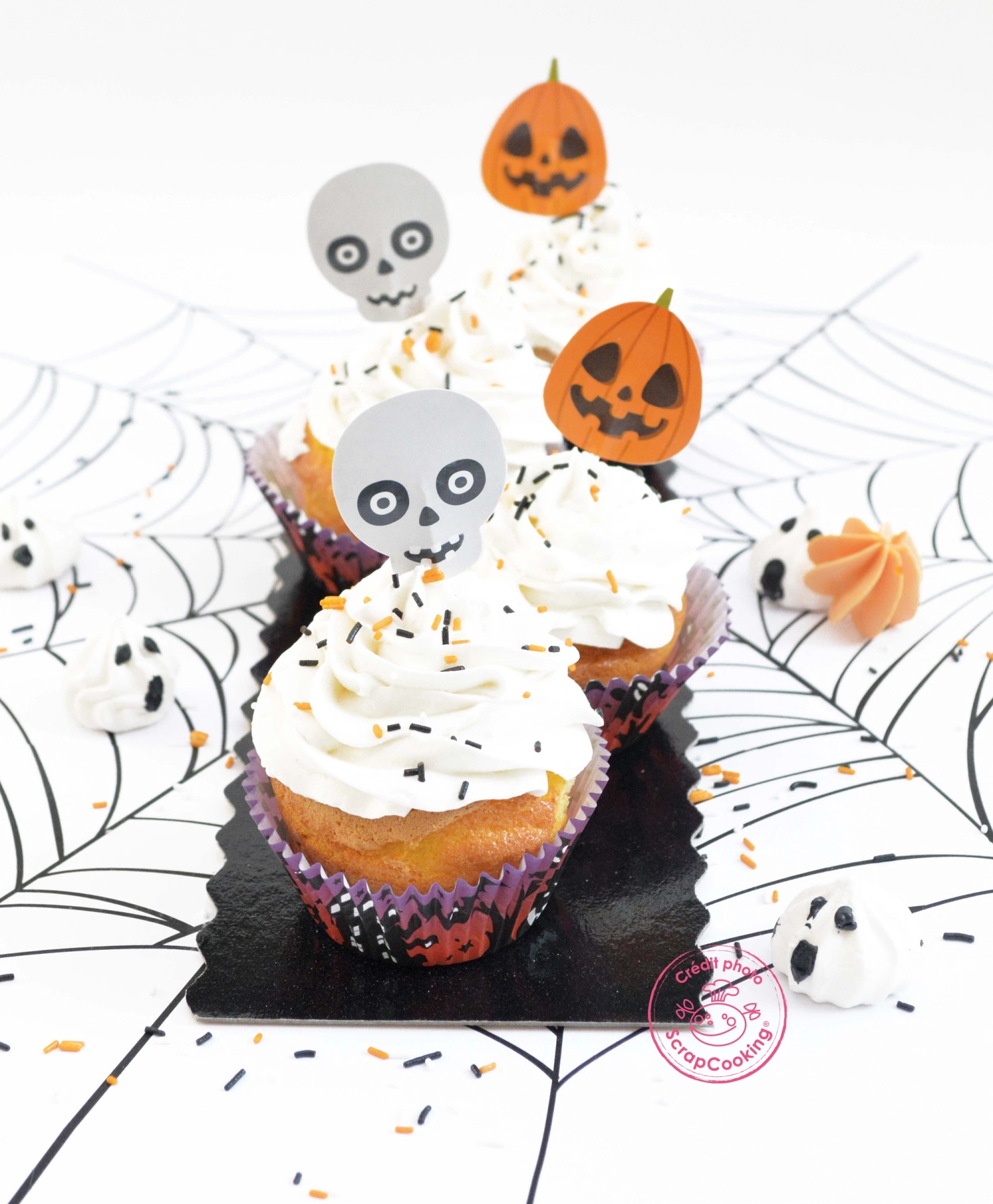 24 moules à muffins et 24 toppers halloween