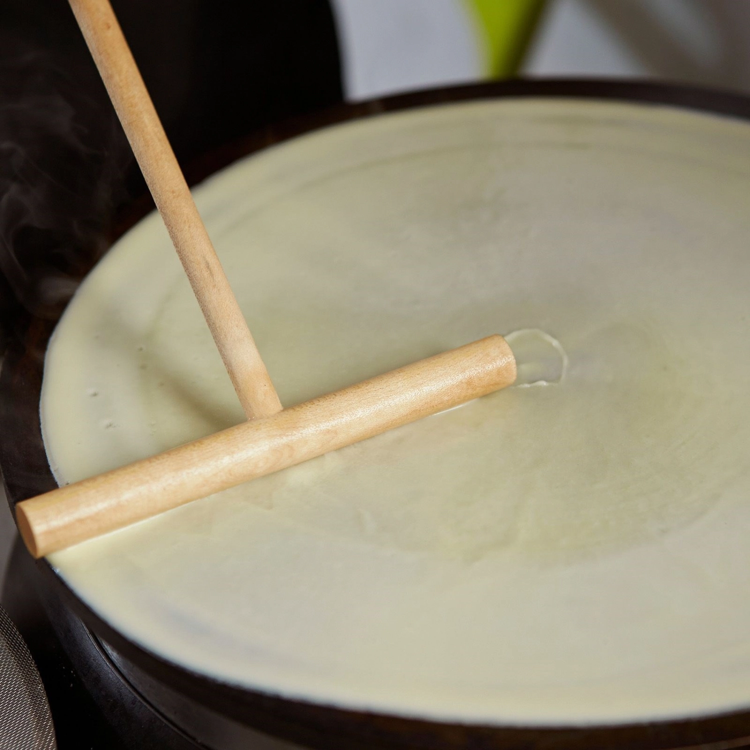 Set de 2 pcs. spatule à crêpes et répartiteur de pâte woody